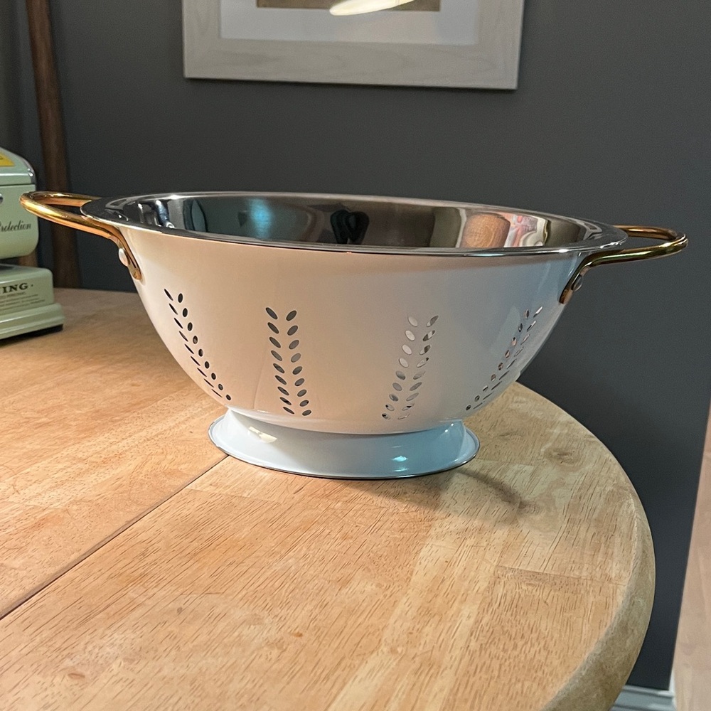 White and Gold Colander